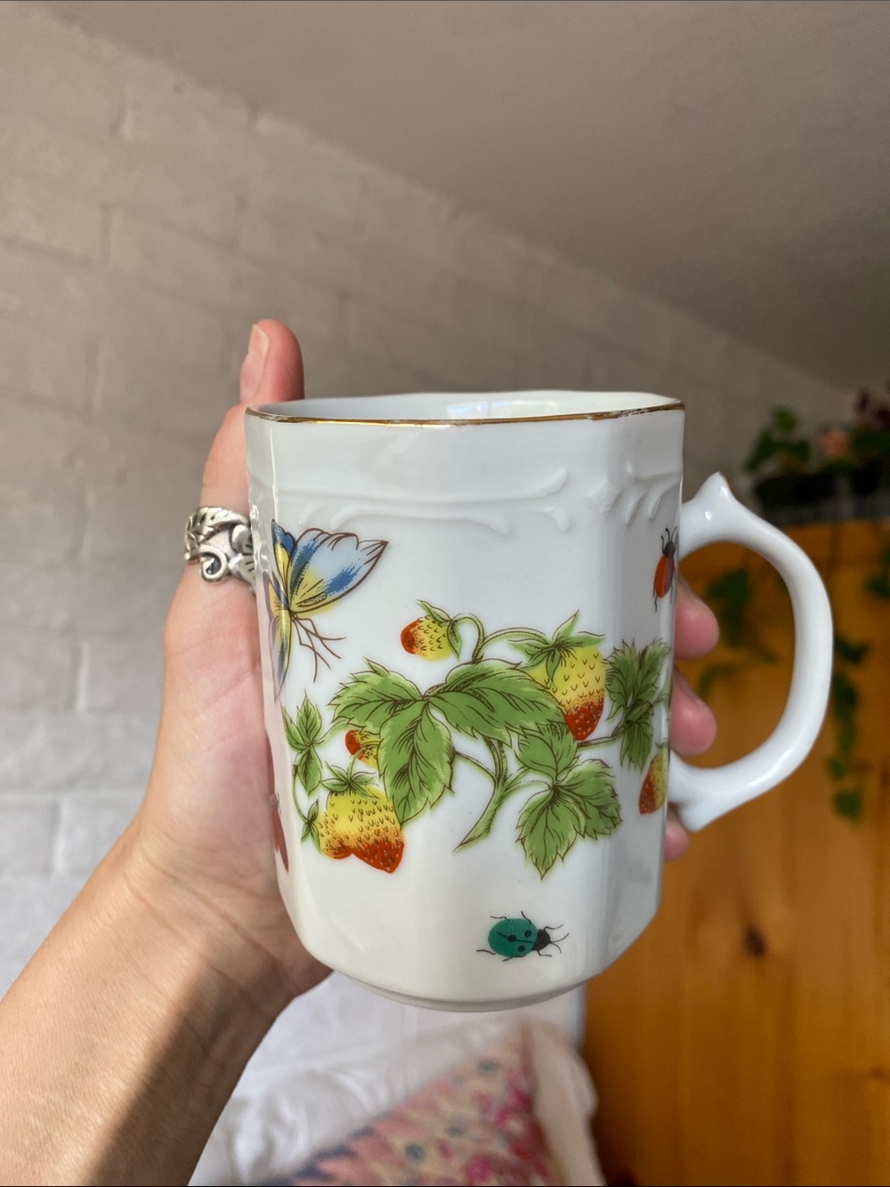 🌼 Gorgeous Strawberry Butterfly Tea Cup Coffee Mug gold accents